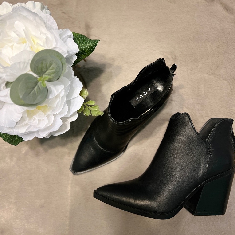 Aqua Women’s Ankle Boots